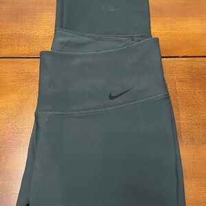 Nike Dri-Fit workout leggings/ capri